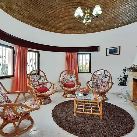 Villa Gira *